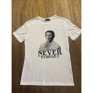 Never Forget White Graphic Tee Fancy Qube Men's Medium